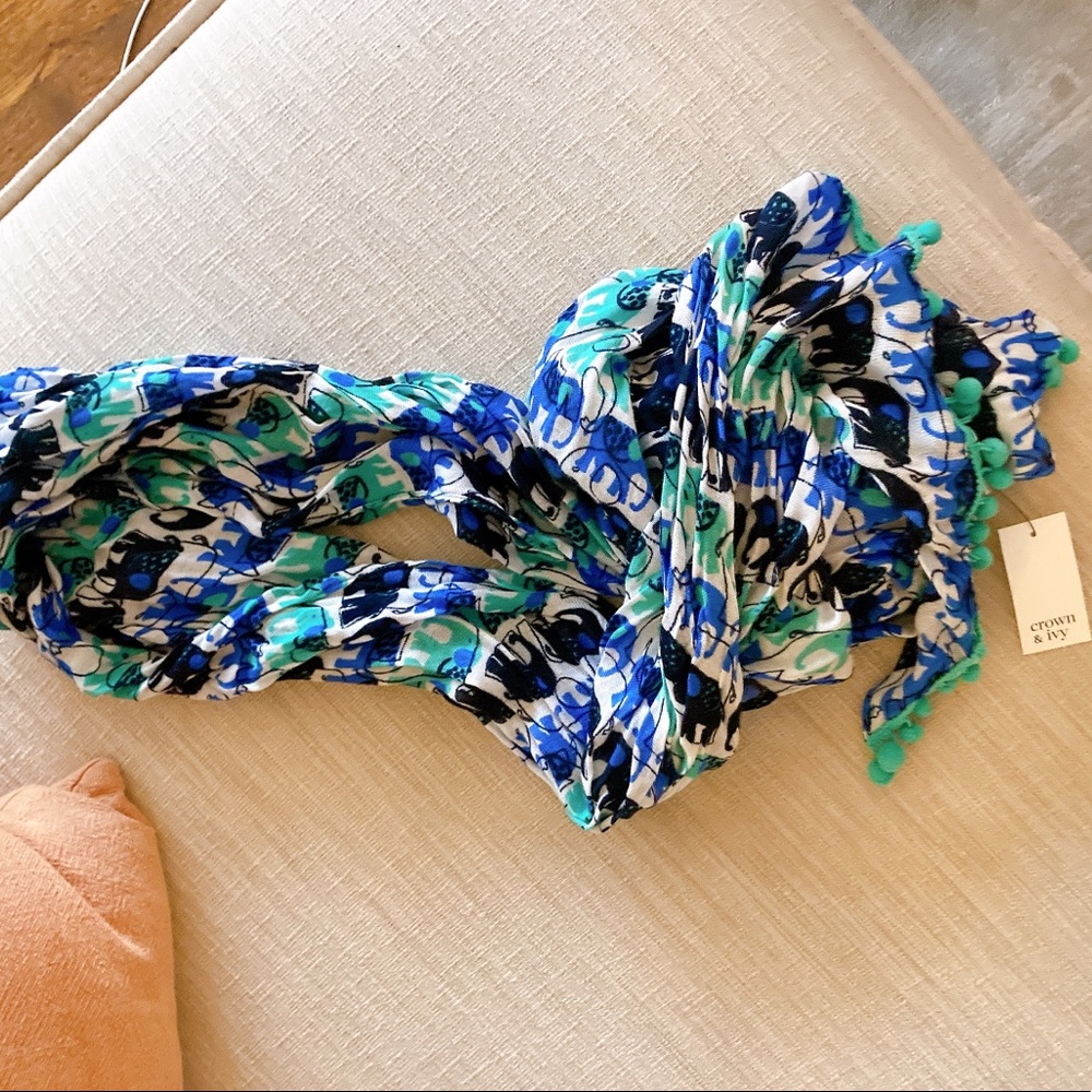 Crown & Ivy scarf
